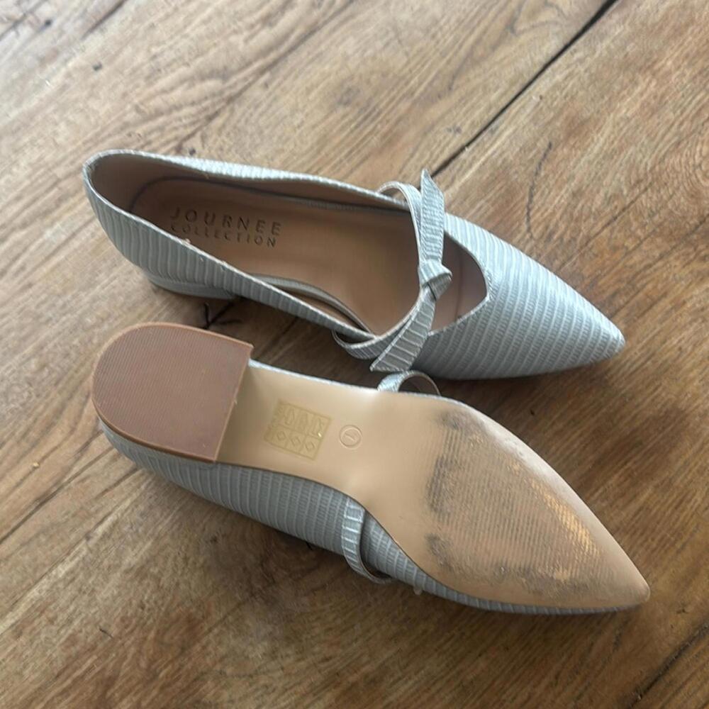 Journee Collection gray white flats - Picture 4 of 6